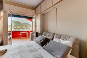 Bright apartment with a view of the Gulf and a swimming pool - Image 2