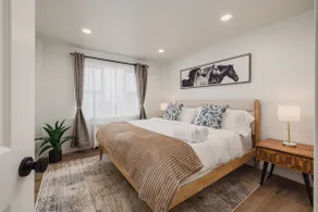 Inlet View Luxe -King Suite - Downtown Anchorage - Image 2