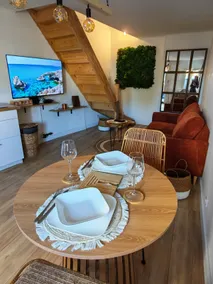 Warm T2 alcove 10 min from beaches - Image 3