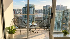 Central Downtown | Stunning View Condo | Free park - Image 2
