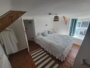 Quaint Cottage in Quiet Coastal Village - Image 3