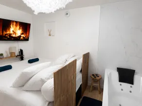 La Cave Des Merveilles (Hot tub - Movie theater - Bocce ball) - Image 4