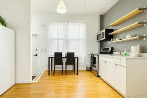 Private Stay Near Manhattan with Easy Bus Access - Image 4