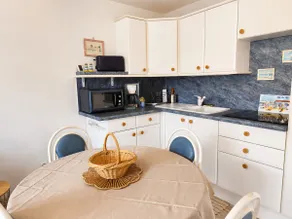 The Duplex – Balcony, sea view and beach 200 m away - Image 4