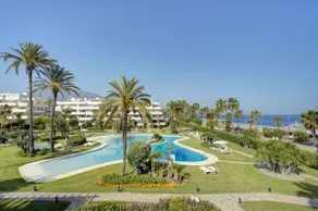 Beachfront Luxury Apartment with Private Pool - Image 3