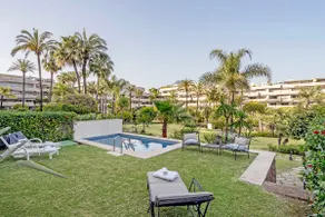 Beachfront Luxury Apartment with Private Pool - Image 2