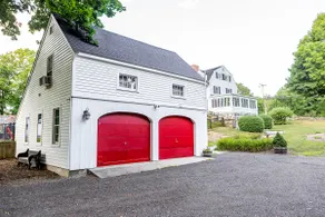 The Hideaway Carriage House with History & Charm - Image 3
