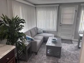 Perfect Location! Family home away from home. - Image 2