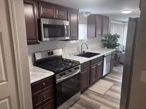 Perfect Location! Family home away from home. - Image 4