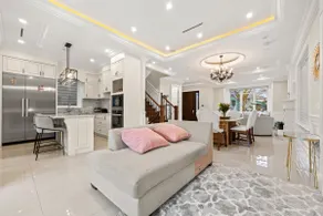 Modern Luxurious New 3BR w AC Near UBC & Beaches - Image 4