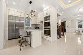 Modern Luxurious New 3BR w AC Near UBC & Beaches - Image 5