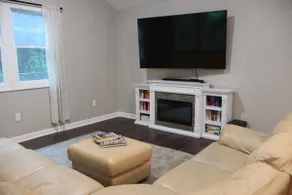 Bright & Cozy Woodland Home In Foxborough - Image 3