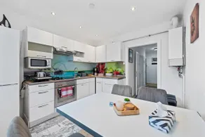 Big 1 Bedroom Apartment near Airport & City Center - Image 3