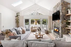 The White House - Pet Friendly with Heated Swimming Pool - Image 2