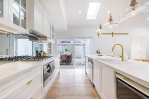 The White House - Pet Friendly with Heated Swimming Pool - Image 5
