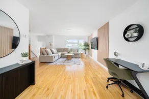 Modern 3BR | 5 min to Montreal | Laval - Image 3