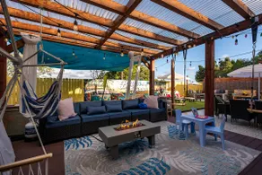 IN-N-OUT burger: Beaches House+ Hot Tub + ARCades - Image 4