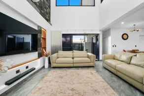 Ultra Modern Luxury with Pool Northcrest Estate - Image 3