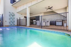 Ultra Modern Luxury with Pool Northcrest Estate - Image 2