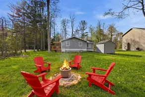 Poconos Home w Hot Tub, Lake & Pool Sleeps 6 - Image 4
