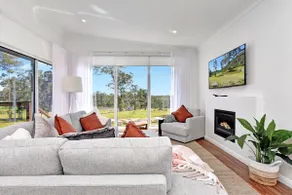 'Magpie 2' - 'Two for Joy.' Cosy Wine Retreat - Image 5