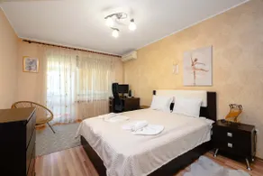Sunny 1BD Apartment with Workspace & Relax Balcony - Image 2