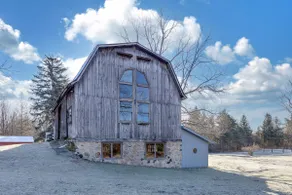 Cozy Allegan Barn with Hot Tub and Sauna - Image 4