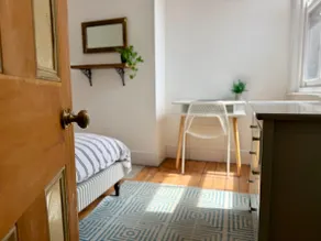 Sunlit Stylishly Restored Victorian Home - Image 4
