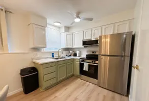 Modern and Clean 2 Bedroom with Full Kitchen - Image 5