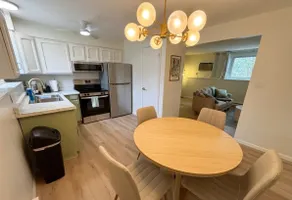 Modern and Clean 2 Bedroom with Full Kitchen - Image 2