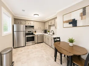 Cozy Spring hill Getaway|KingBeds|Central Location - Image 2