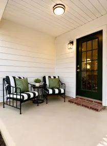 Green Door Getaway | Charming White Brick Retreat - Image 5