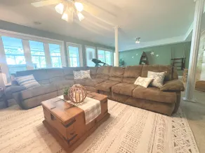 Lakeside retreat• hot tub• kayaks• pool table - Image 4