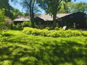 Eclectic 5000 ft² home retreat on wooded 2 acres. - Image 2