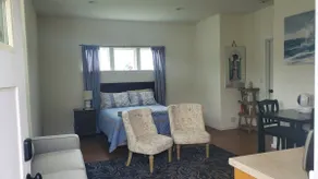 Private Guesthouse. Sleeps 4. Great location! - Image 4