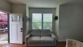 Private Guesthouse. Sleeps 4. Great location! - Image 3