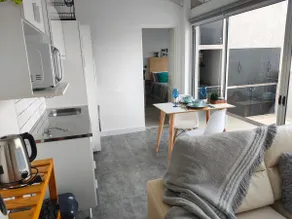 One-bedroom apartment with balcony and grill - Image 4