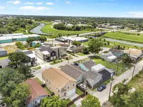 Unit B- Modern Comfort • 2BR Near Houston Stadiums - Image 5