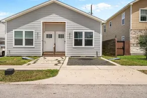 Unit B- Modern Comfort • 2BR Near Houston Stadiums - Image 2