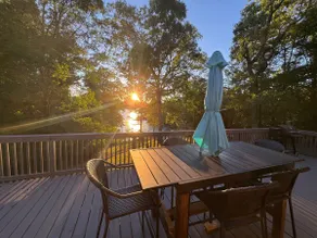 Peaceful Lake Hickory Retreat - Image 3