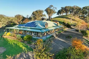 Hollams Horizon Farm Stay - Lake & Mountain Views - Image 5