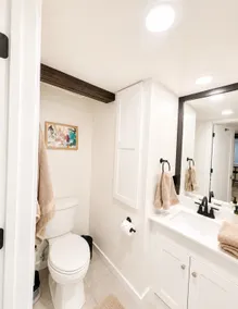 Modern GardenLevel Suite w/ Private Entry Downtown - Image 3