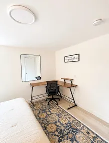 Modern GardenLevel Suite w/ Private Entry Downtown - Image 5