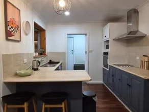 Cozy Lodge In Tarcoola Beach Coastal Retreat - Image 3