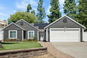 Spacious Family Retreat + Game Room Sleeps 12 - Image 3