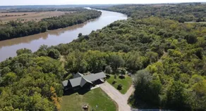 Riverview Lookout Near KC | Hot Tub | Pond & River - Image 2