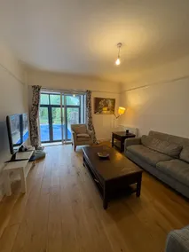 Four bed house in Aldershot - Image 2