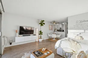 Stylish Silverlake Apartment near Crypto Arena - Image 4