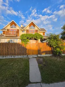 Honey Haus | 2BR | King Bed | Free Parking - Image 3