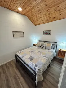 Whispering Pines cozy cabin - Image 4